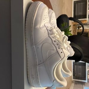 White Nike Air Force 1 ‘07.